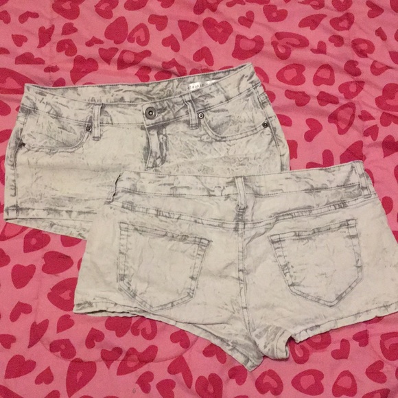 Shorts - Picture 3 of 3